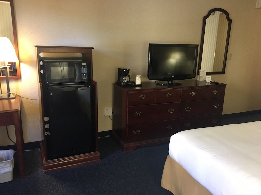 Red Roof Inn & Suites Newport News 19/48