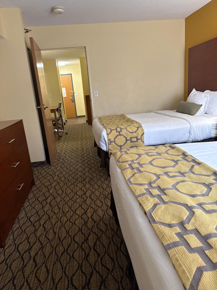 Baymont by Wyndham Mishawaka South Bend Area 13/49