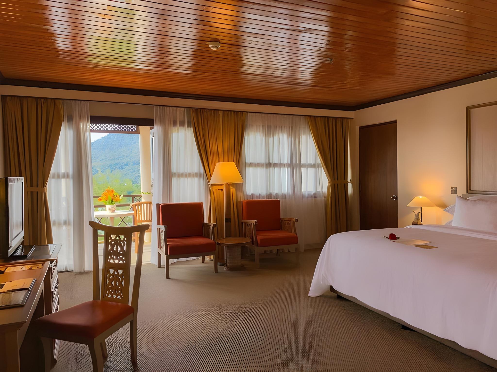 Hilltop Seaview Deluxe King