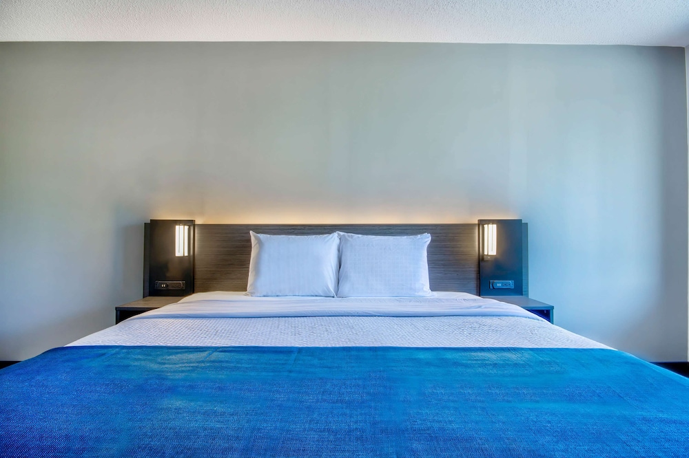 Motel6 Jeffersonville, IN - Louisville 21/33