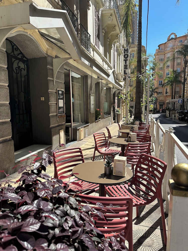 Azur Hotel 45/59