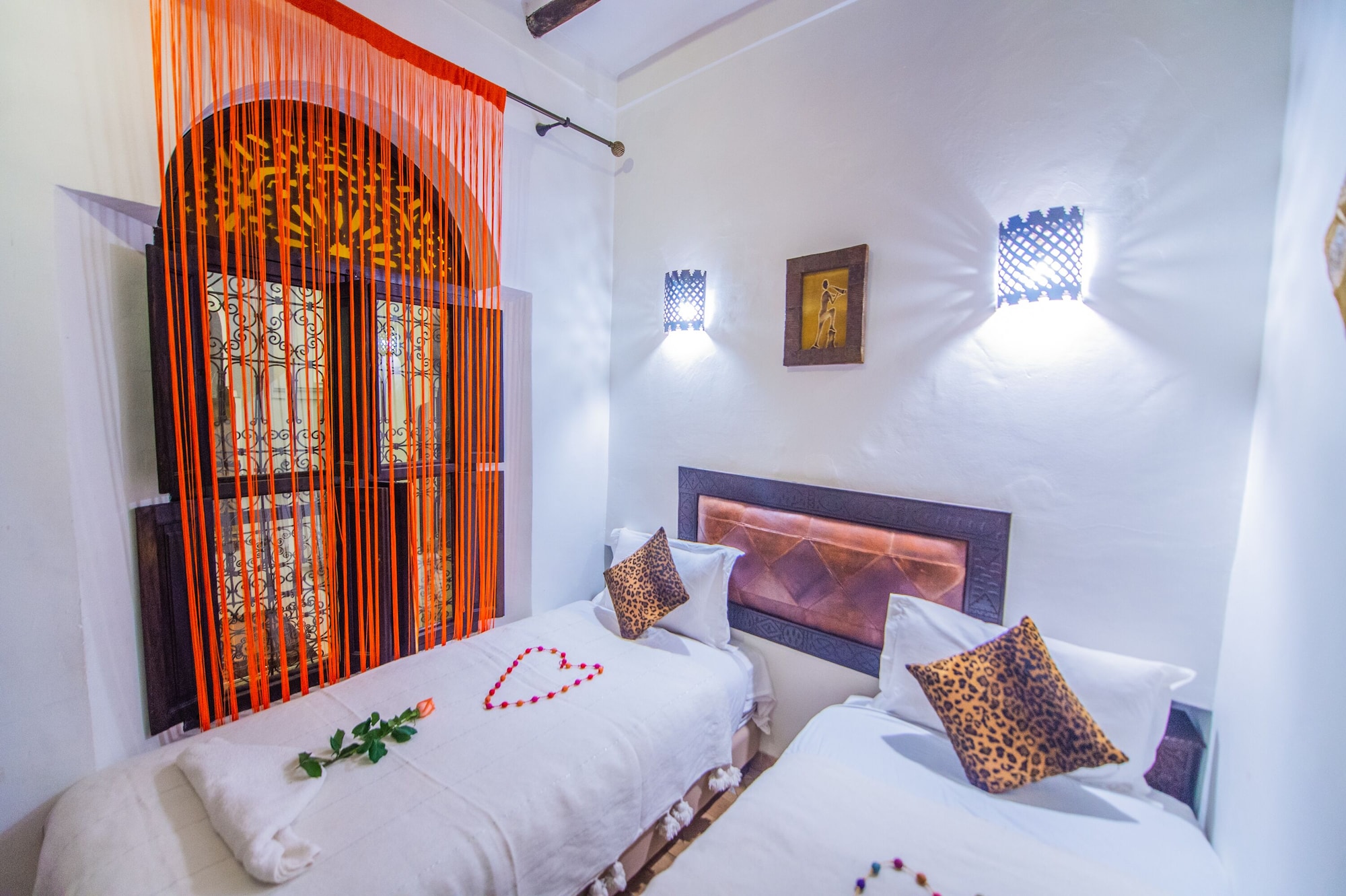 DELUXE, DOUBLE OR TWIN BED