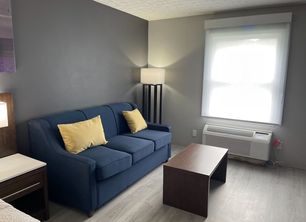 Luxor Inn & Suites 40/52