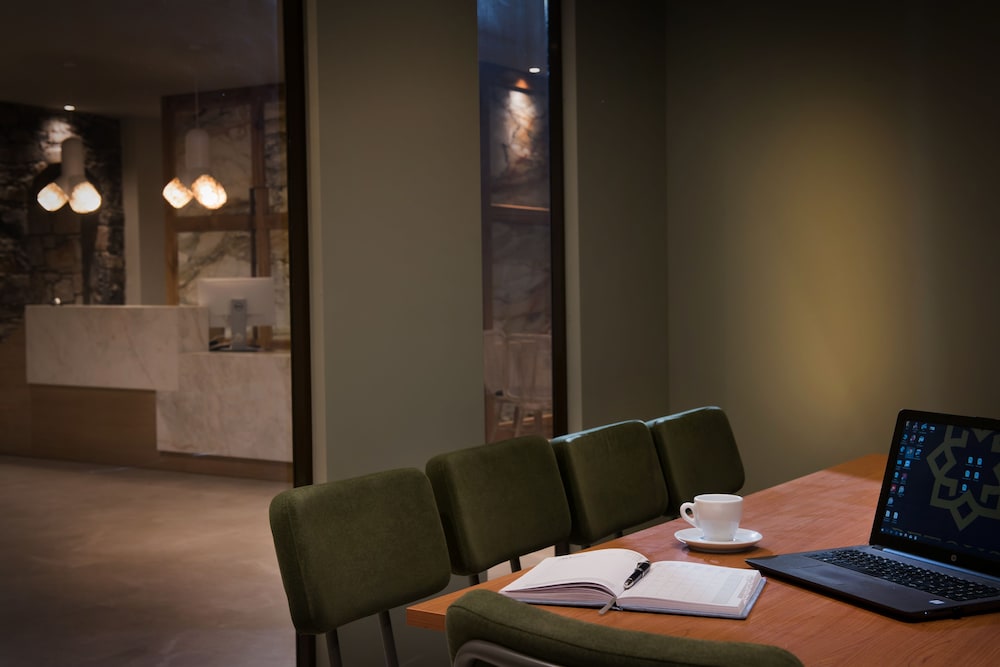 Petousis Hotel & Suites 32/50
