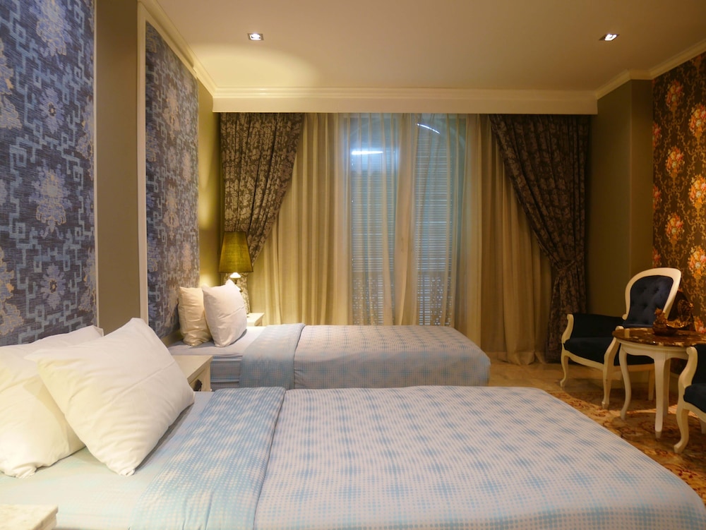 Grand Deluxe Twin Room