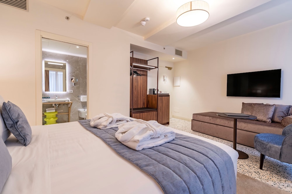 CASANOVA, JUNIOR SUITE