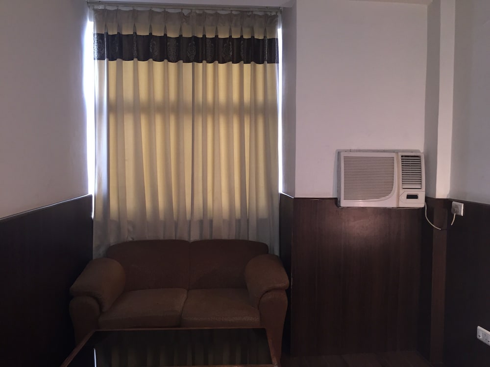 Hotel Krishna Sagar(Raj Nagar) 6/62