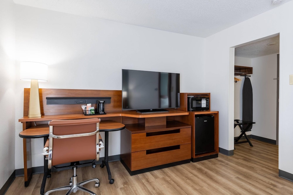 Comfort Inn - Dedham-Boston MetroWest 41/49