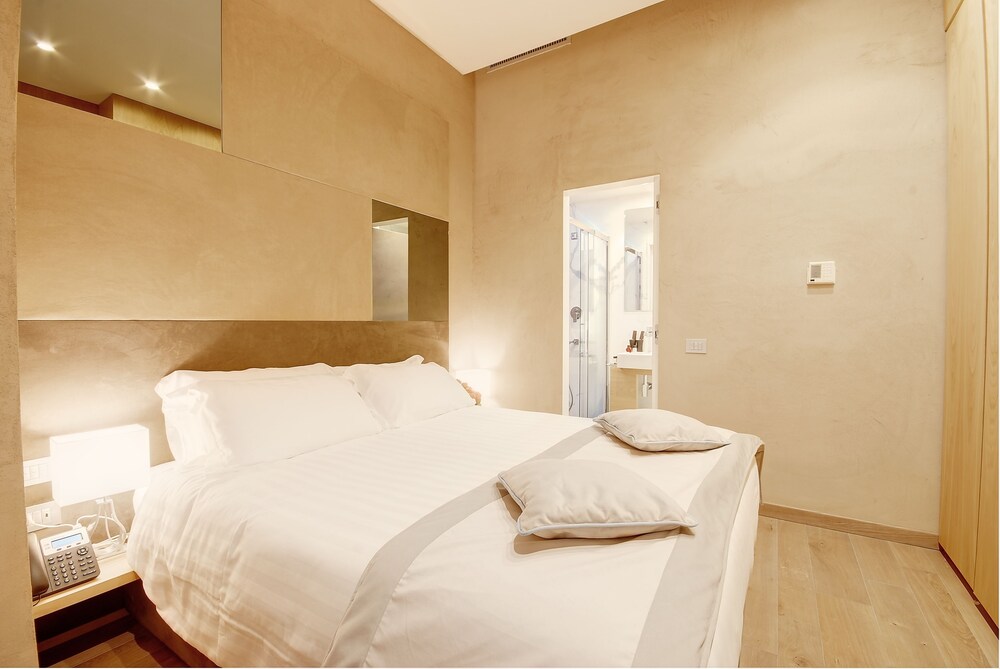 Sun Suite Luxury Pantheon 17/50