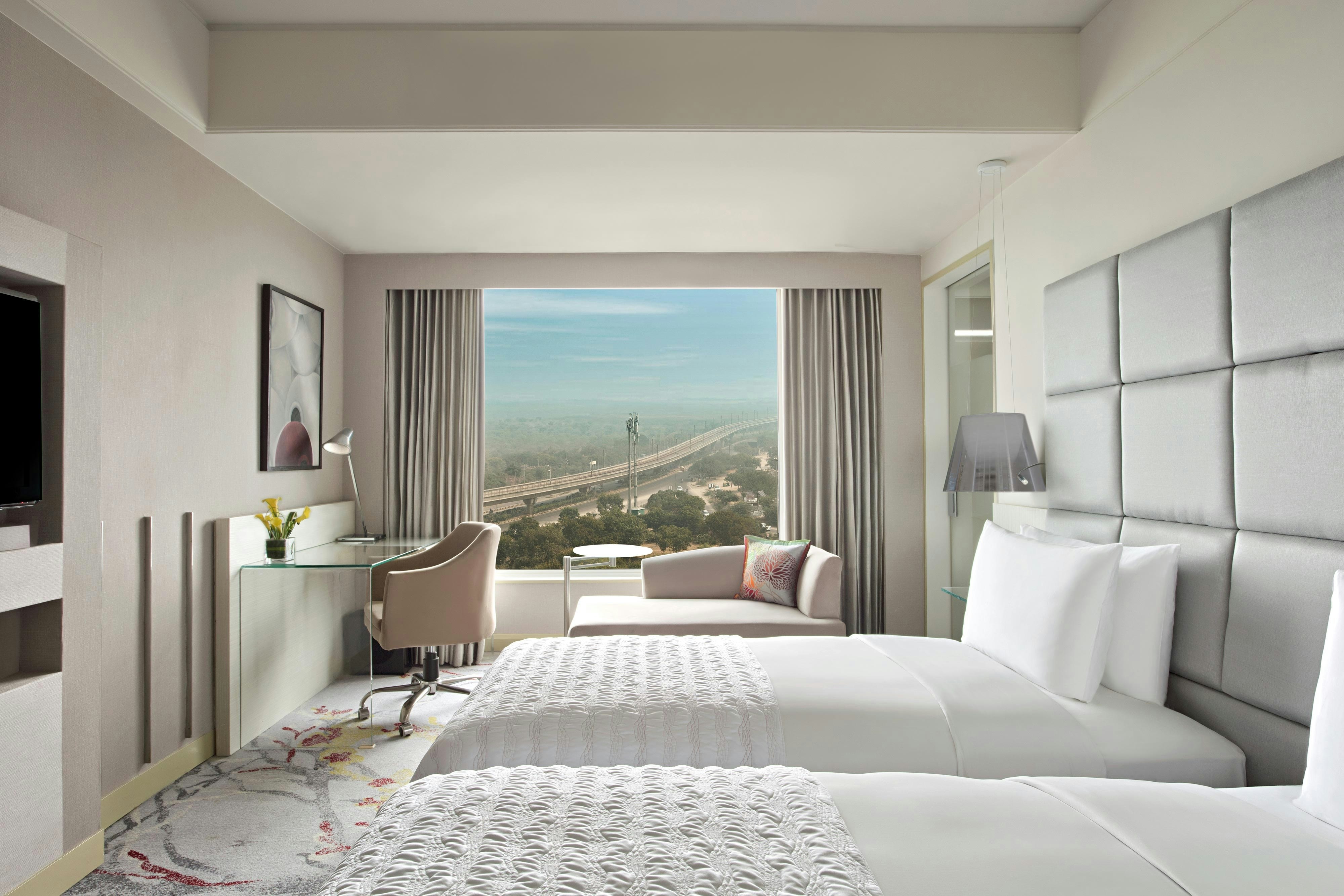 ROOM, TWIN BEDS