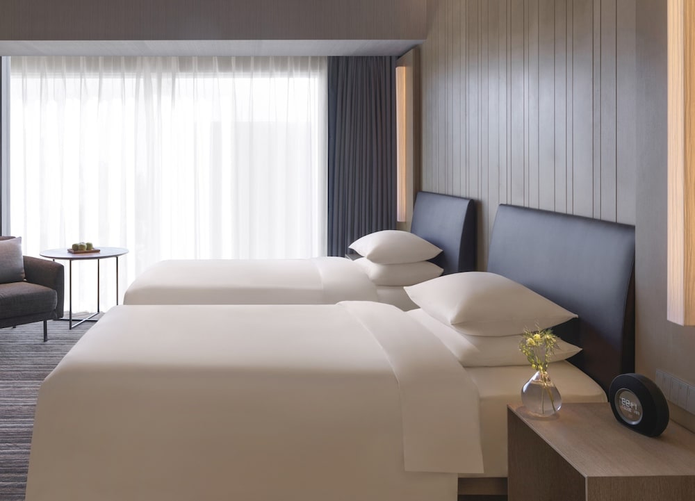 Room, Twin Beds, City View