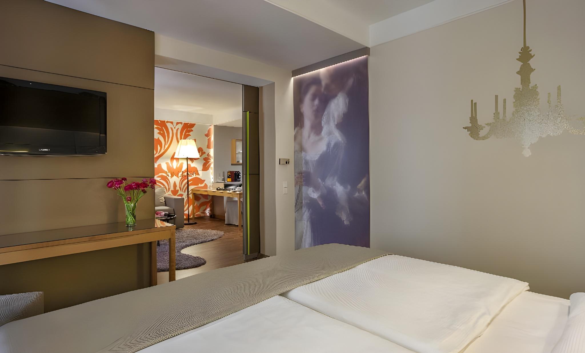 Mozart, Suite, King Bed, Sofa