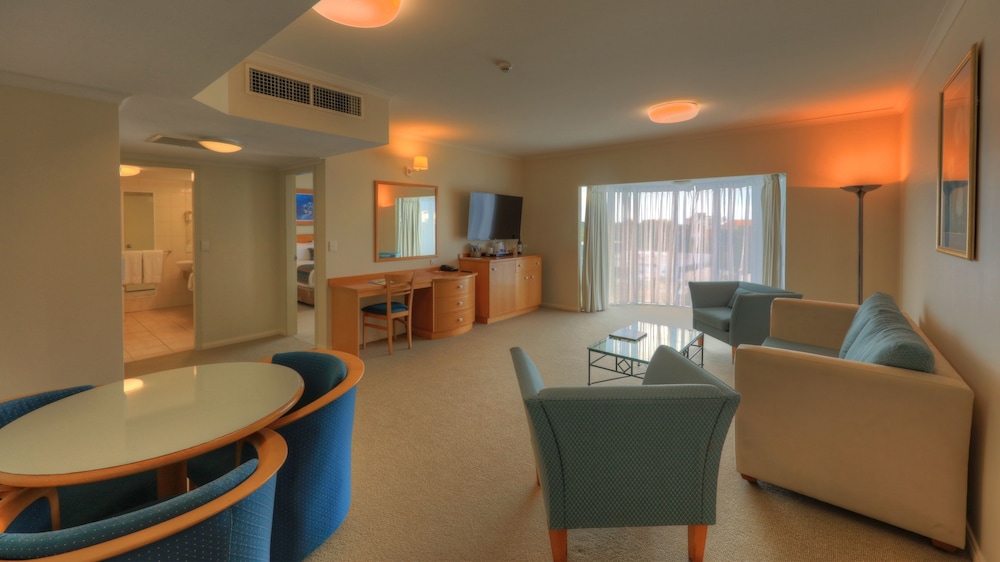 CAIRNS SHERIDAN HOTEL 38/45