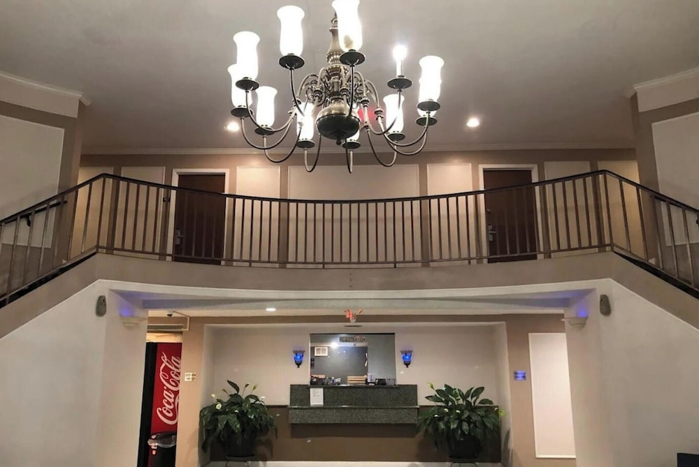 Regency Inn & Suites Houston East I 10 12/52