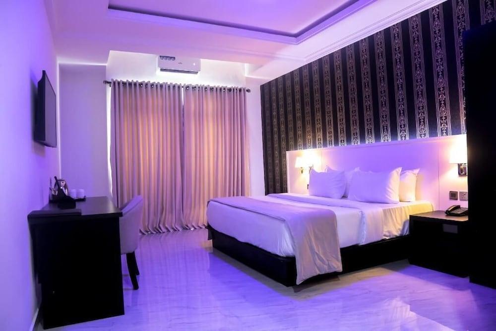 Bon Hotel Ikeja Residence 4/11
