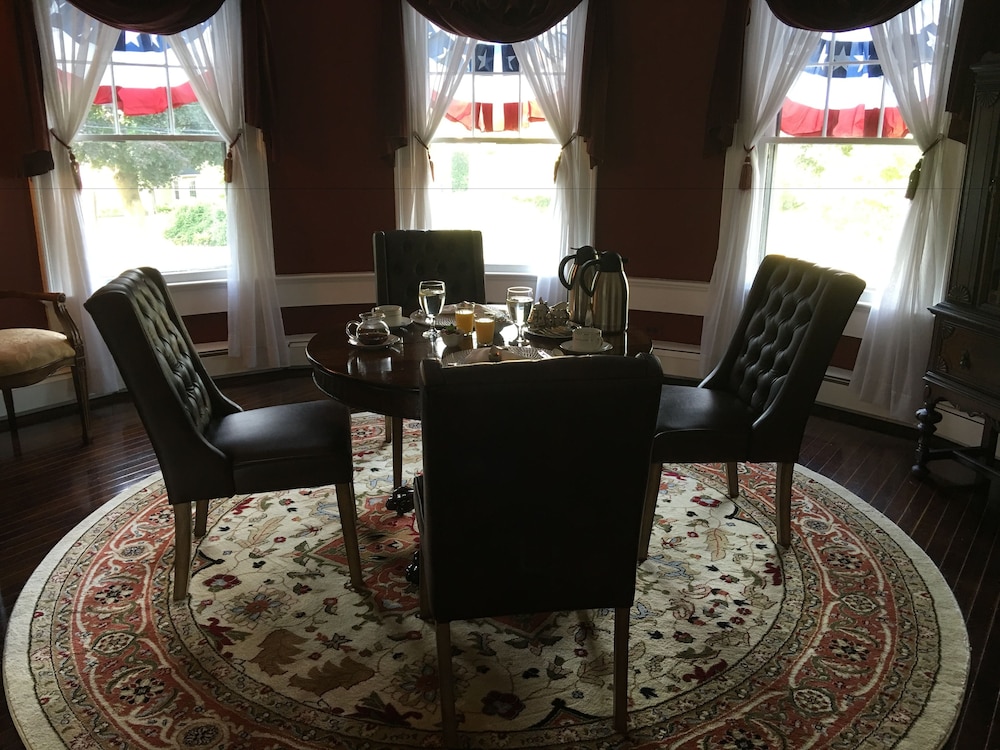 Baldwinsville Bed and Breakfast 50/62