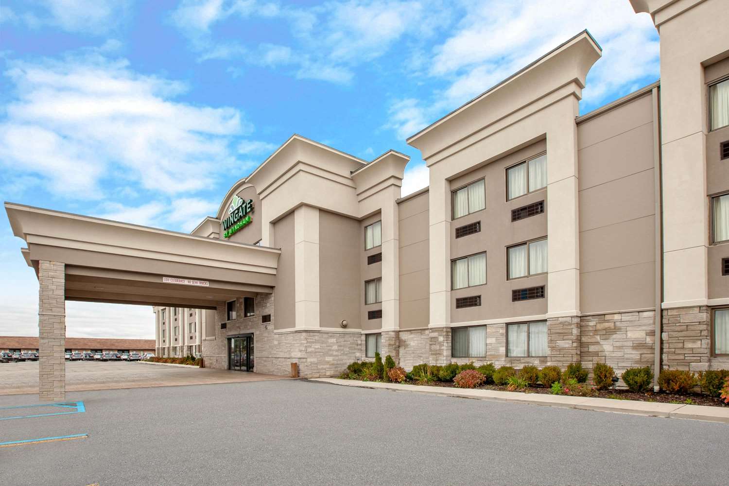 Wingate by Wyndham Detroit Metro Airport 42/44