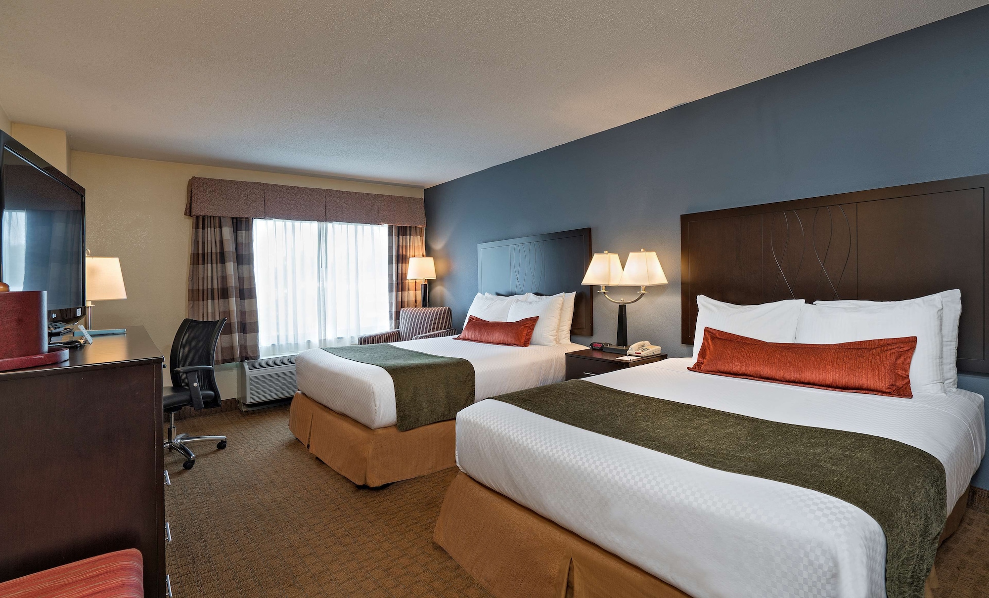 Standard, 2 Queen Beds, Pet Friendly