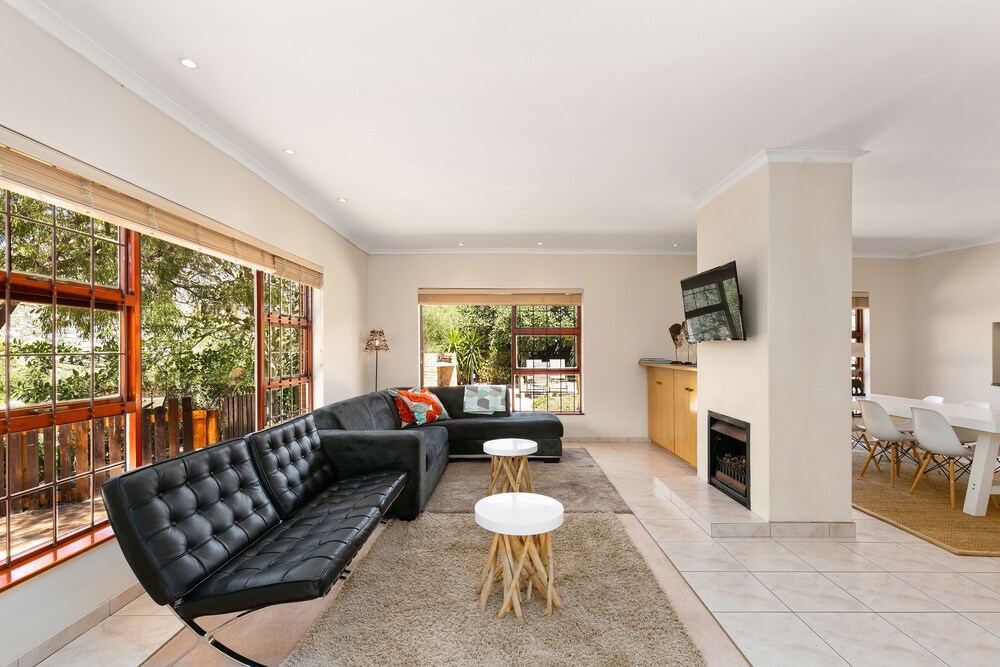 Hout Bay Hilltop 13/23