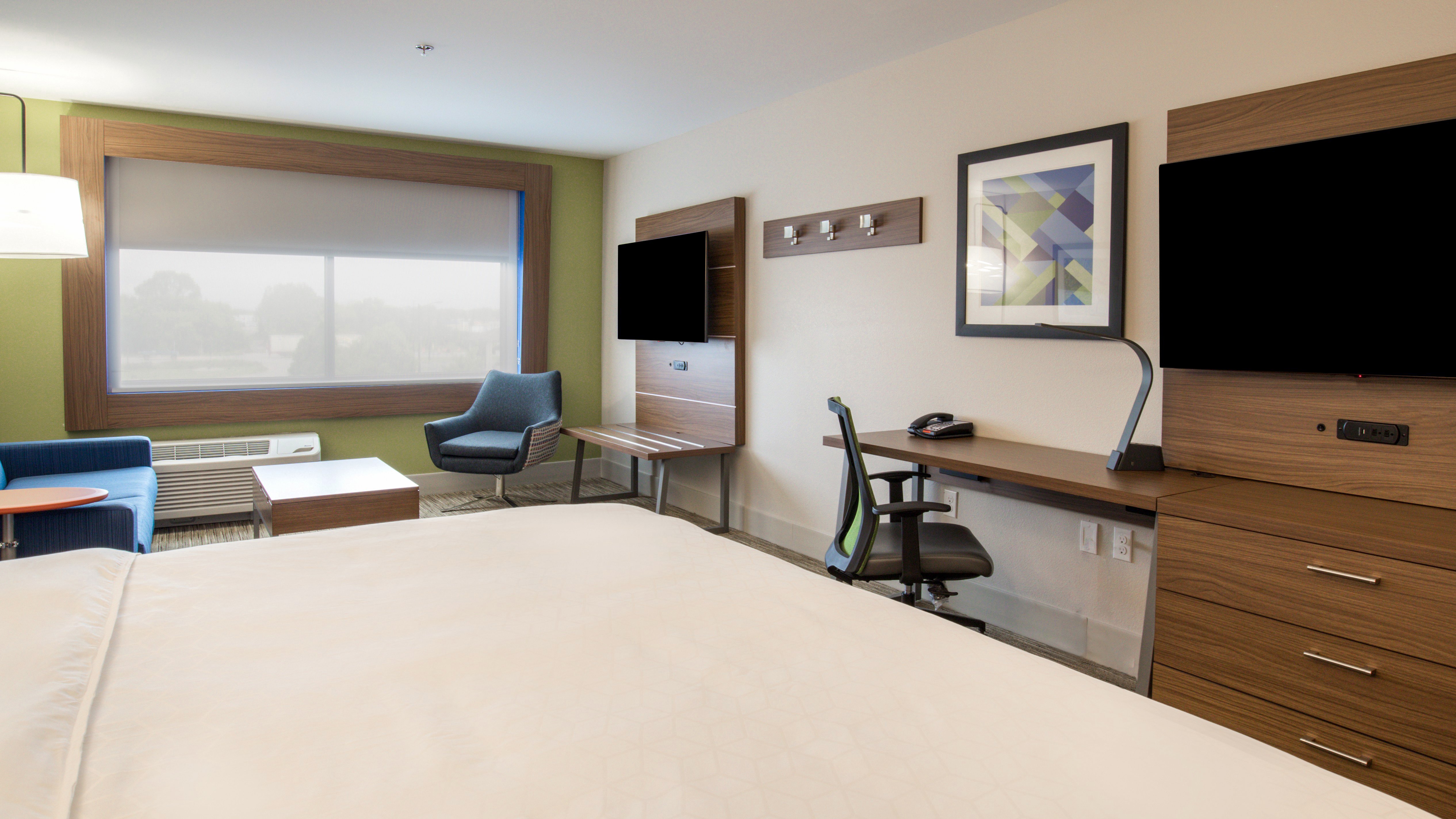 Holiday Inn Express Suites Racine 23/63