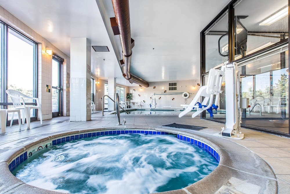 Comfort Suites Summit County Dillon, CO 4/37