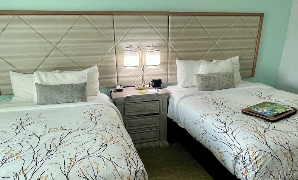 ELITE, 2 QUEEN BEDS, RIVER VIEW, BALCONY