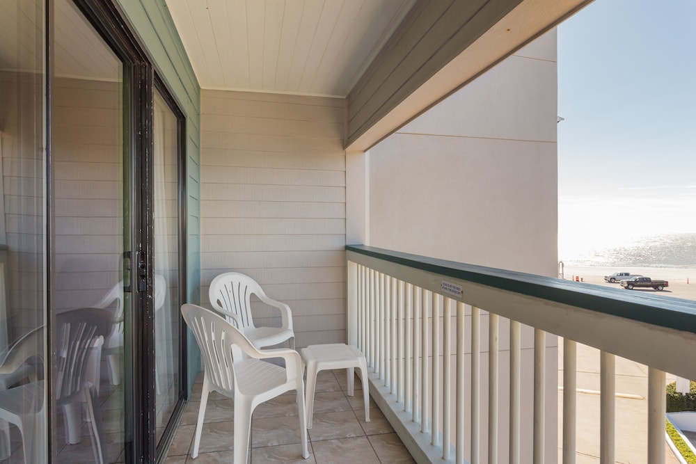 Casa Del Mar Beachfront Suites 58/82