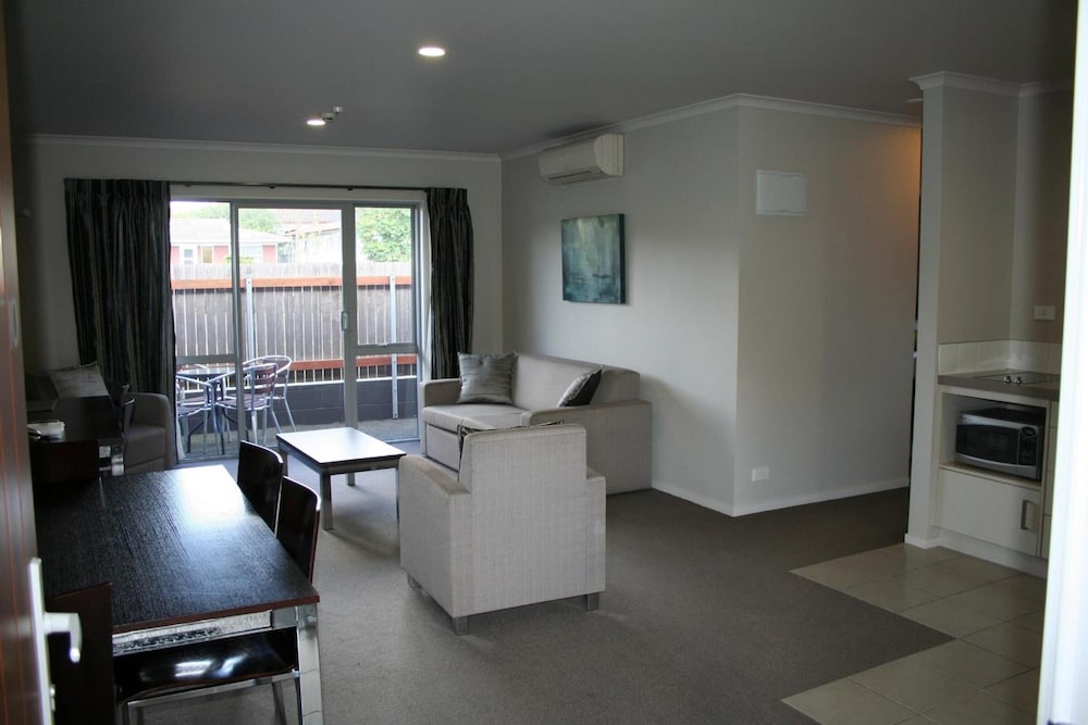 Aveda Motor Lodge 20/29