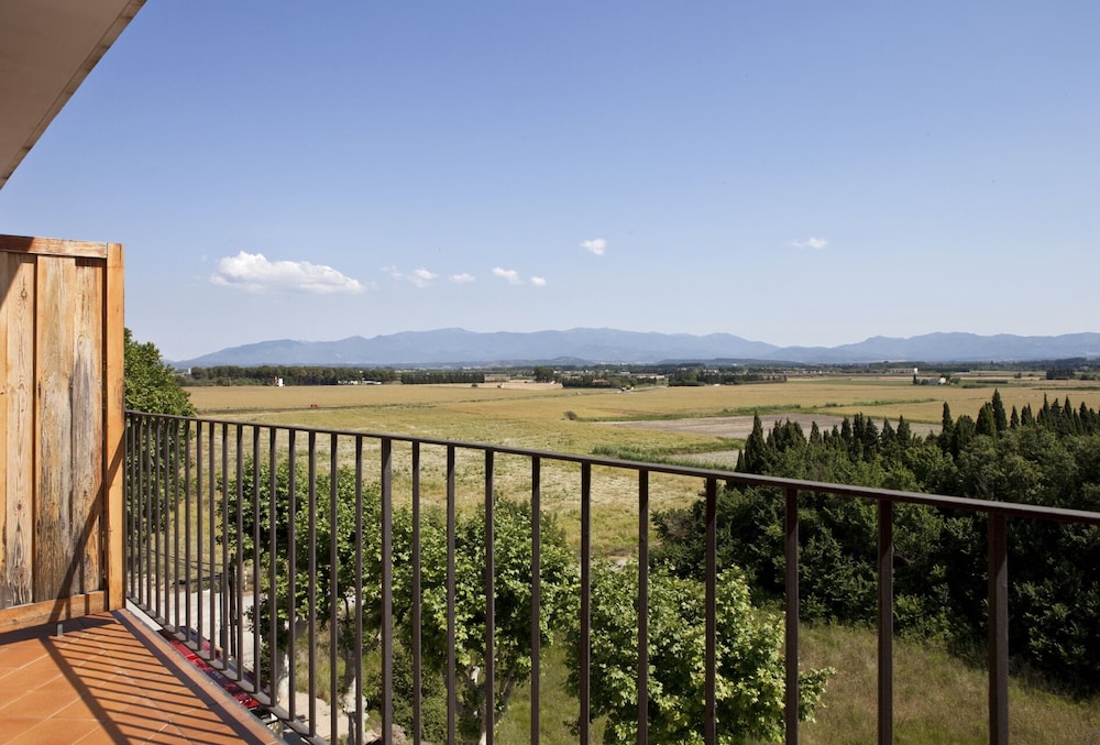 Emporda Hotel 64/66