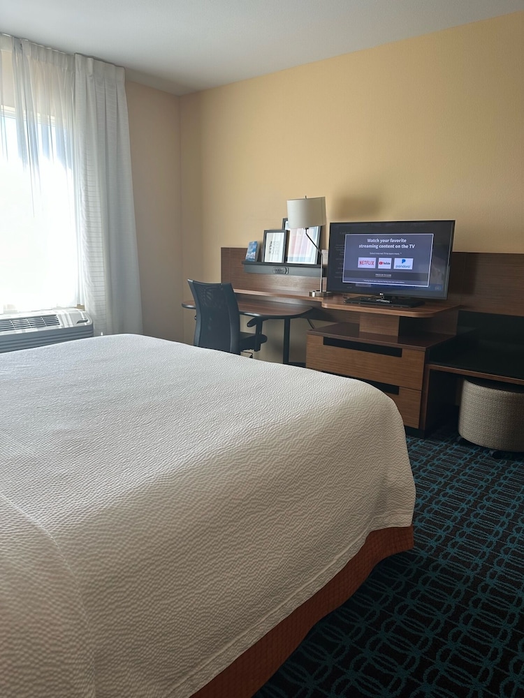 Fairfield Inn And Suites By Marriott Hollister 19/49