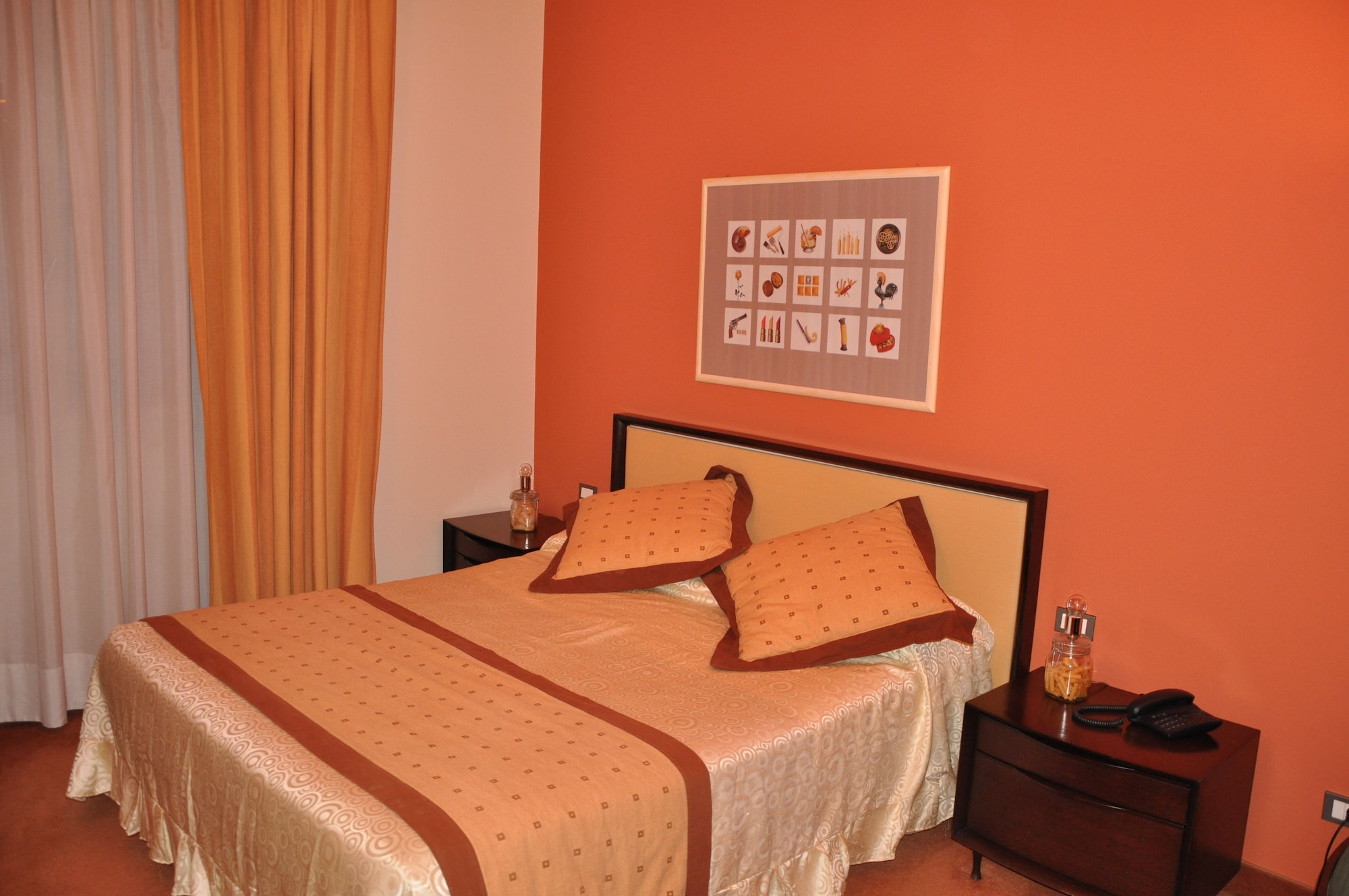 ROOM, DOUBLE BED