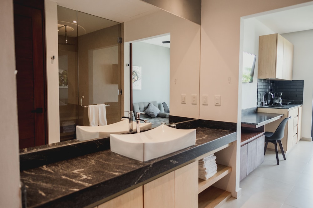 Ah Xok Suites 50/50