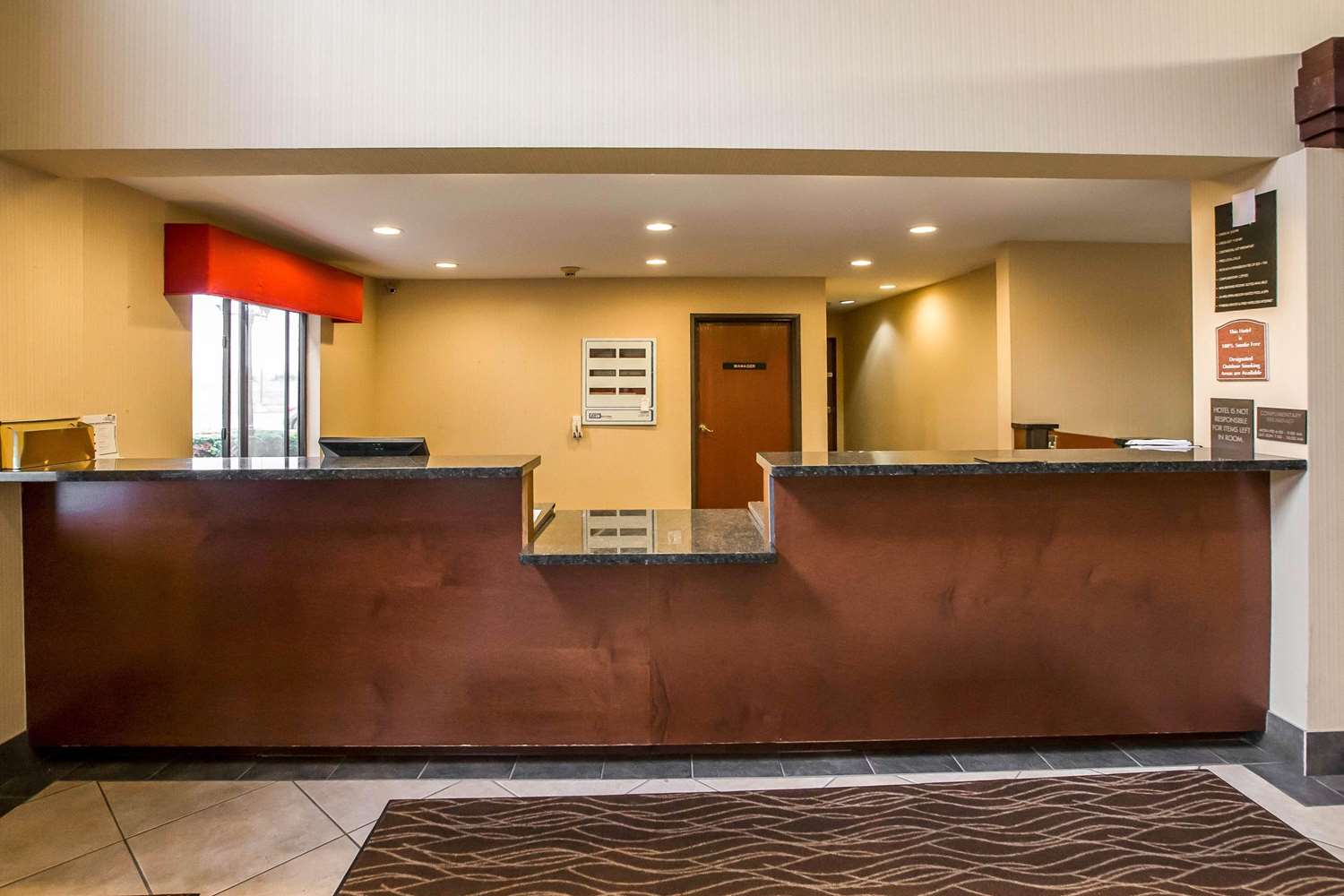 Econo Lodge Inn & Suites Monroe, MI 4/36