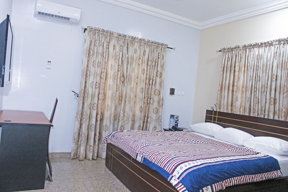 EMROSY HOTELS AND SUITES 11/50