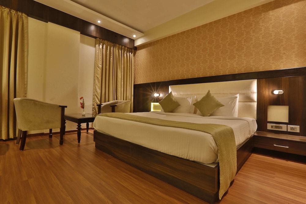 Hotel Ranbirs 6/23