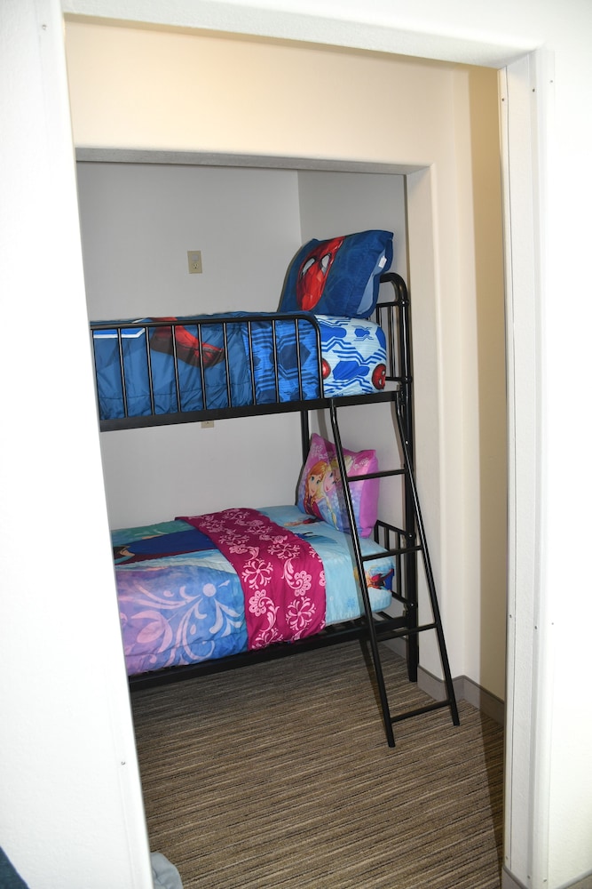 Holiday Inn Express Hotel And Suites Evanston 35/50