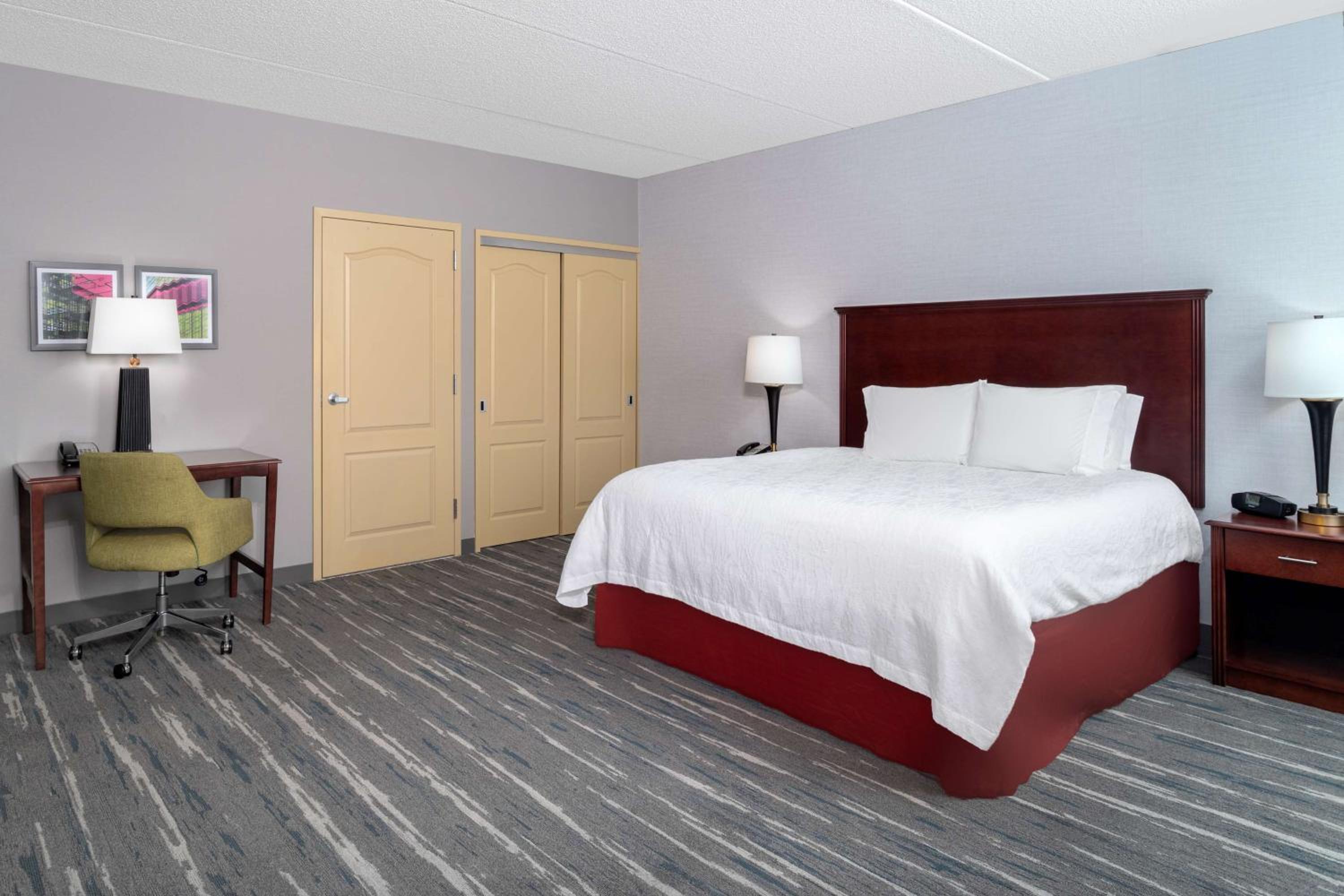 STUDIO, SUITE, KING BED