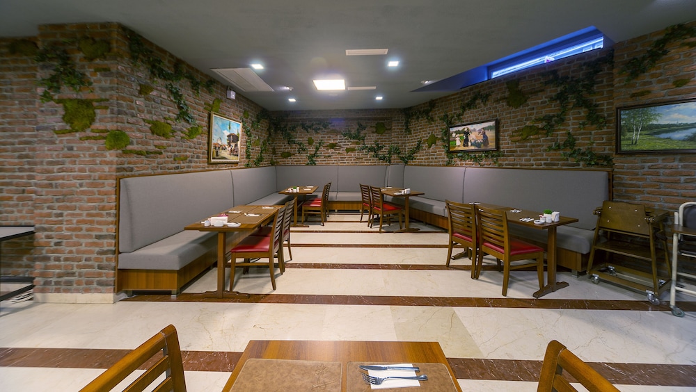 Aprilis Hotel 34/50