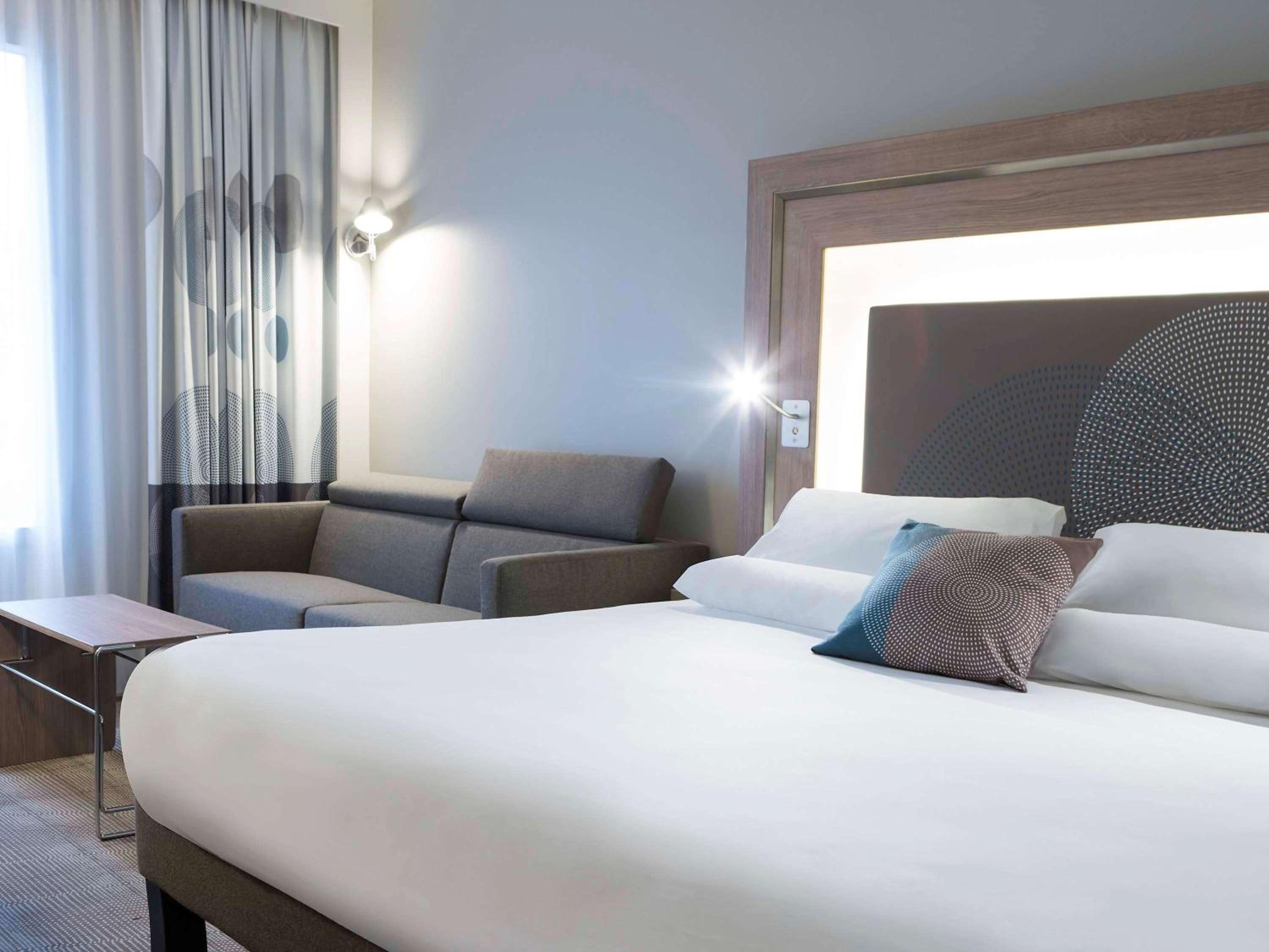 Superior, Double Bed, Sofa, NOVOTEL CHATEAU DE VERSAILLES 4/8