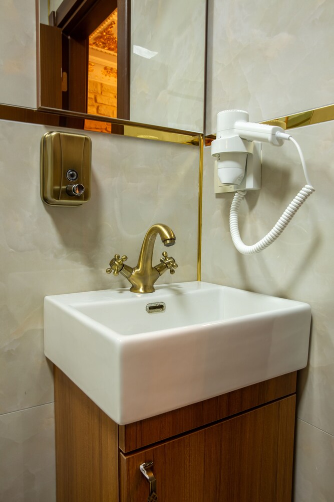 Sayina Hotel 49/50