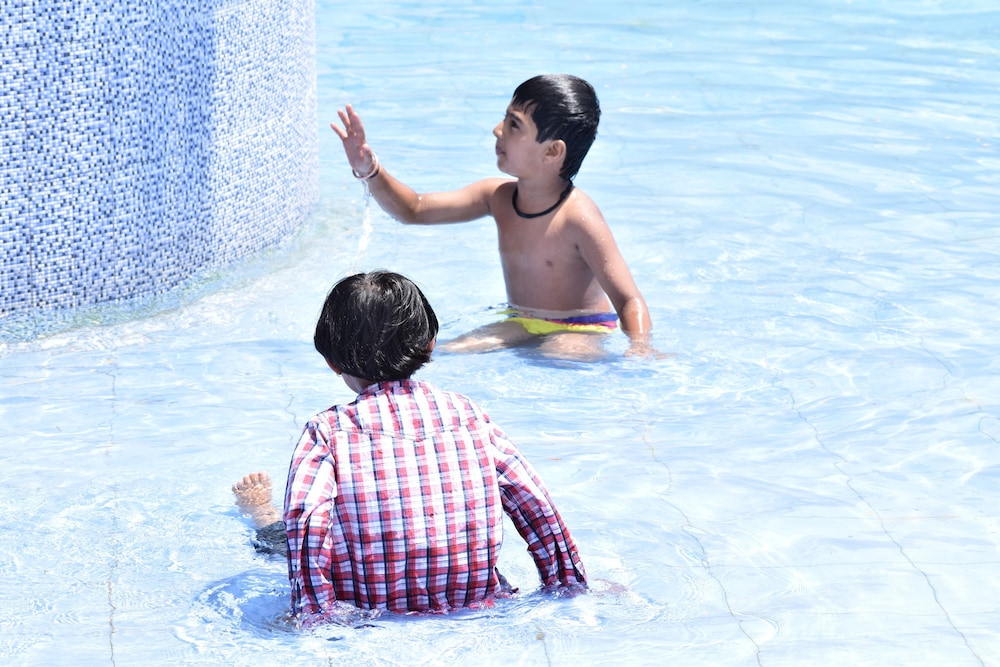 Park Hotel And Resort 35/38