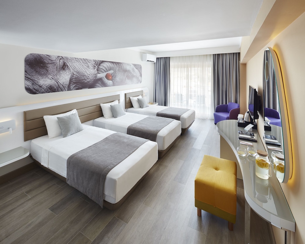 Lalila Blue Suites 30/73