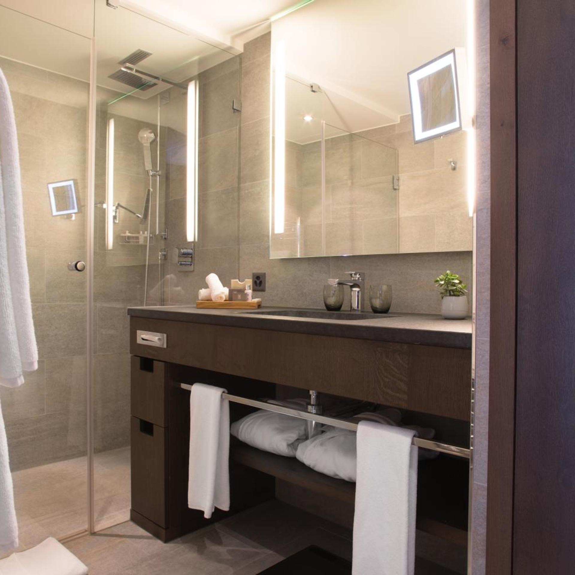 Suite, Forest View