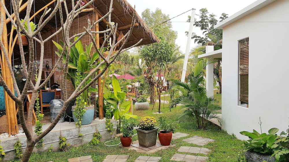 Sahaa Beach Resort 32/48
