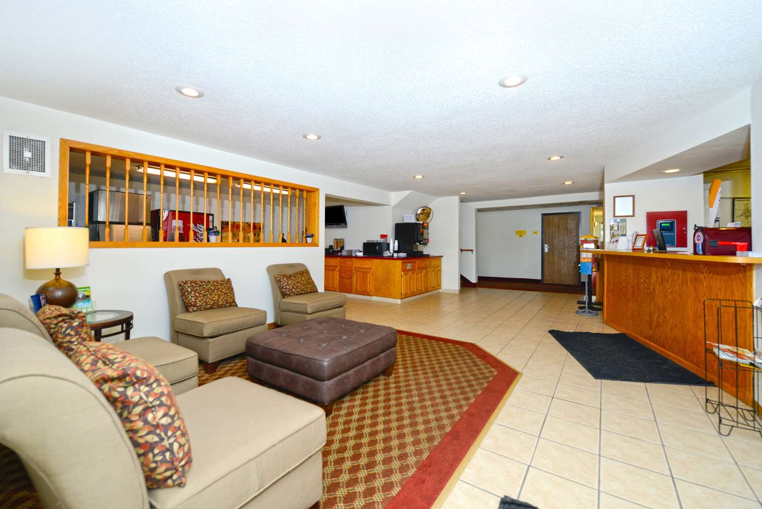 Americas Best Value Inn Charlotte Mi 8/30