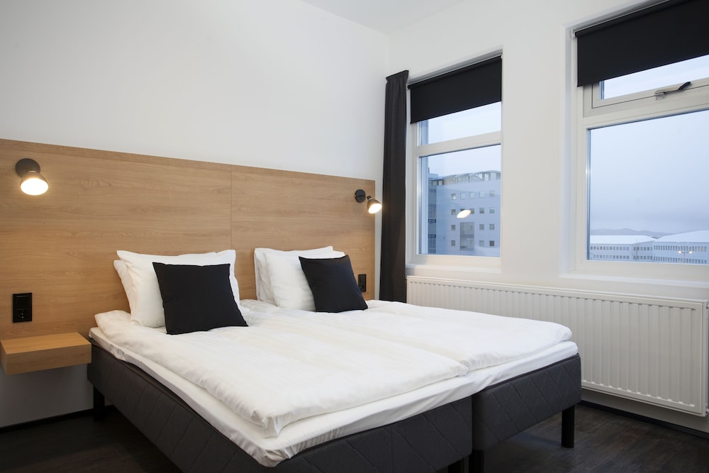 Standard, Queen Bed