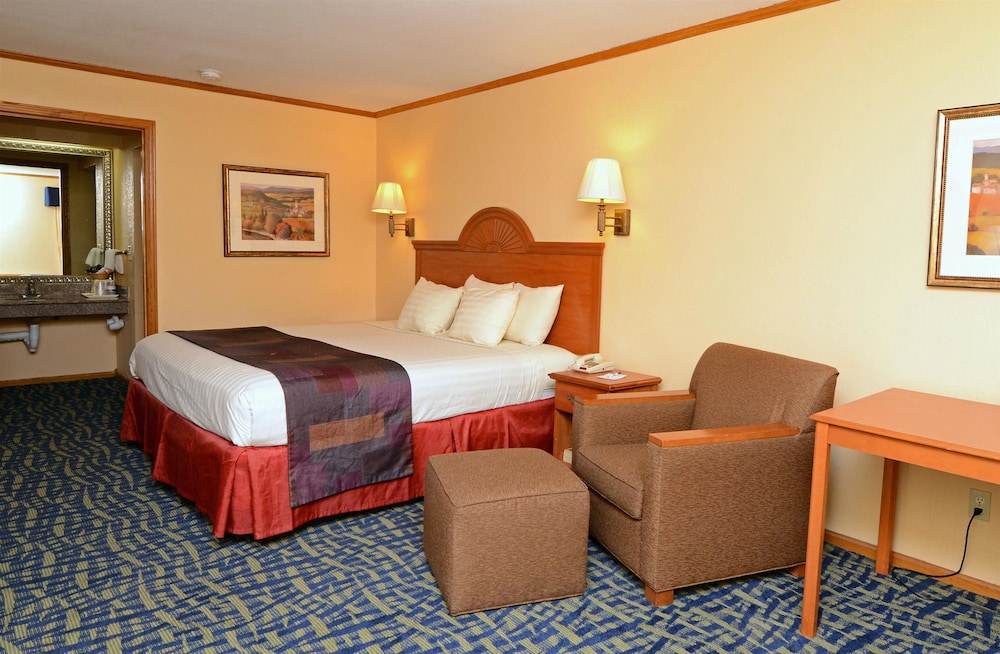 SureStay by Best Western Kansas City Country Inn North 19/46