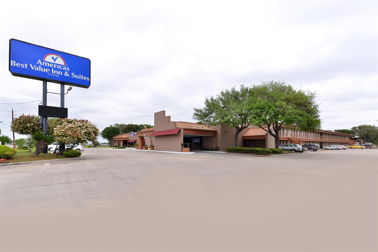 Americas Best Value Inn & Suites Victoria 33/34