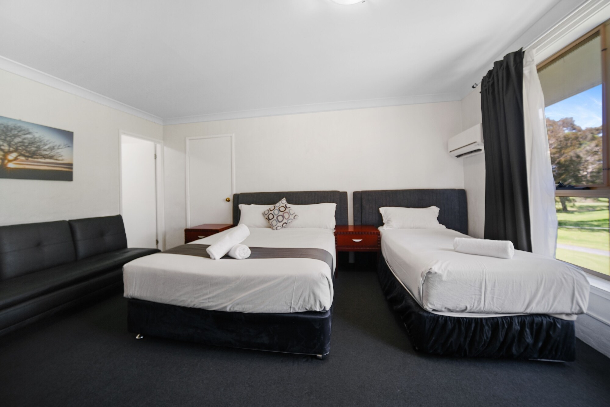 Standard, Single, 1 Queen and 1 Single Bed, Queen Bed