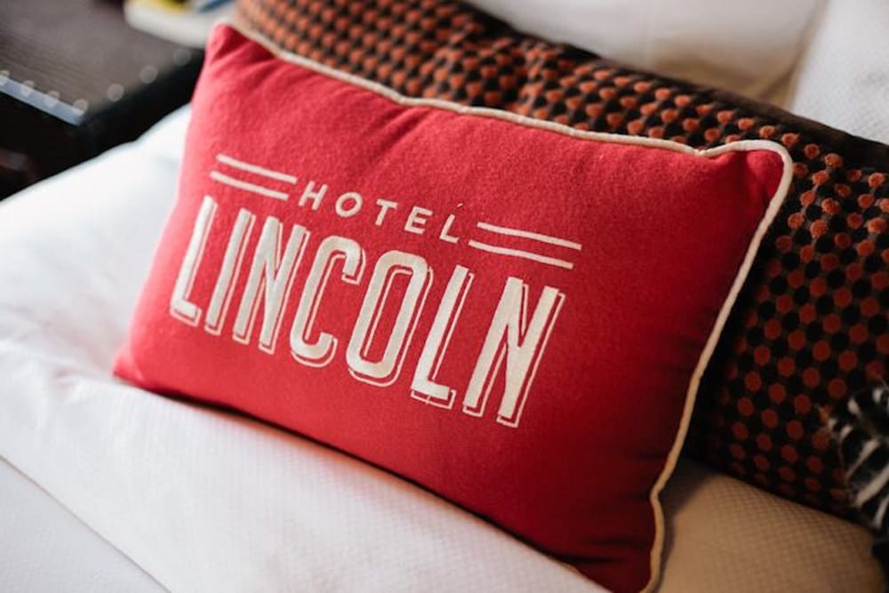 Lincoln Hotel 37/74